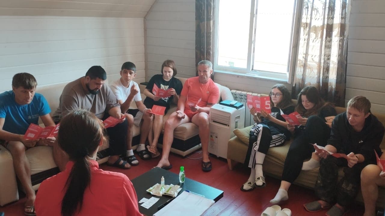 Занятие арт-терапией в наркологическом центре