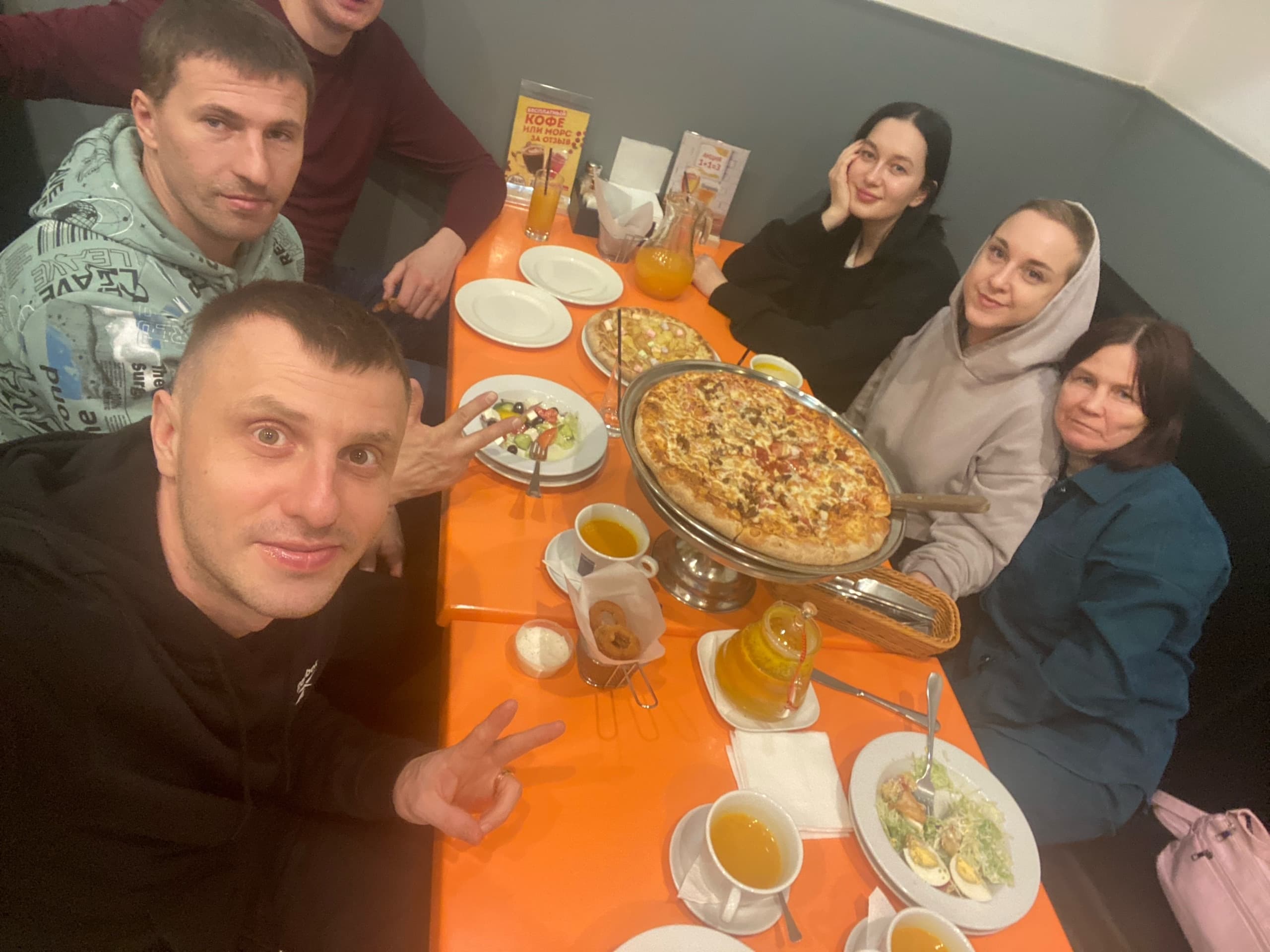 Врач-нарколог проводит консультацию